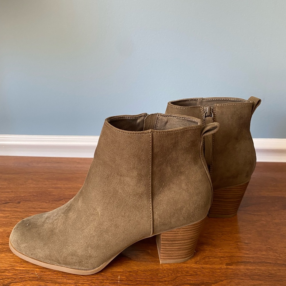 Old Navy light green suede booties